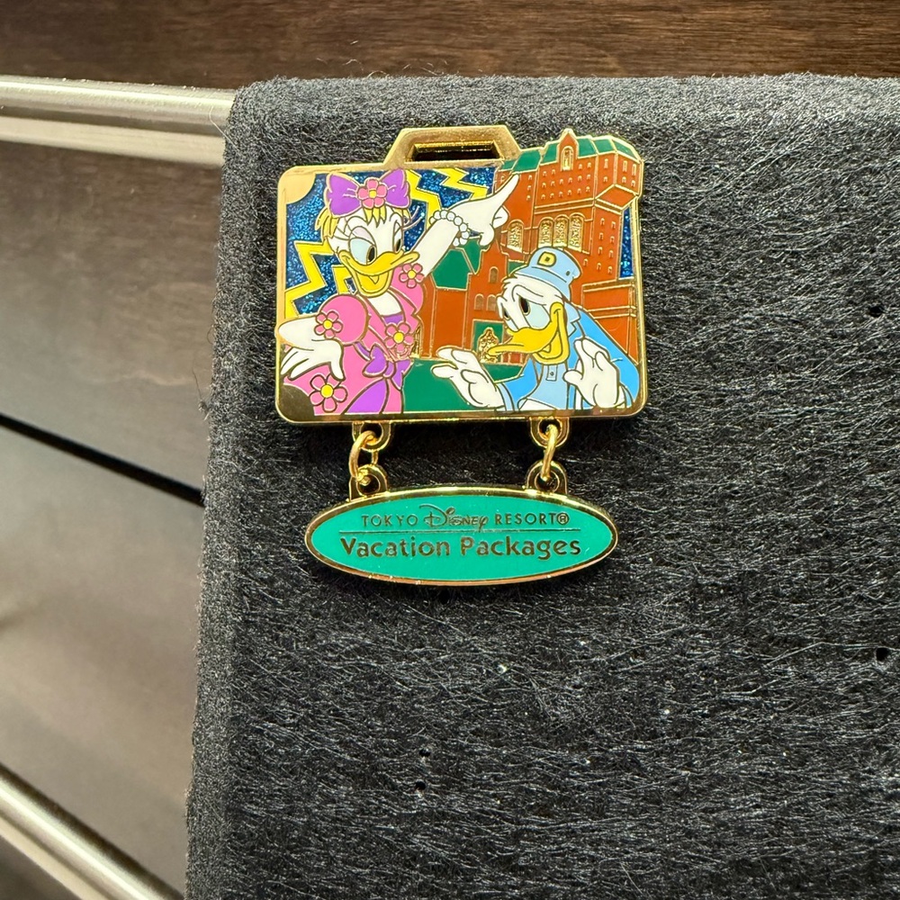 Tokyo Disney Resort Donald + Daisy Pin